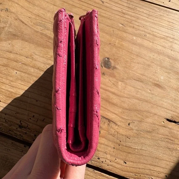 Kurt Geiger Quilted Pink Leather Card Wallet with Gold Plaque - Picture 5 of 11